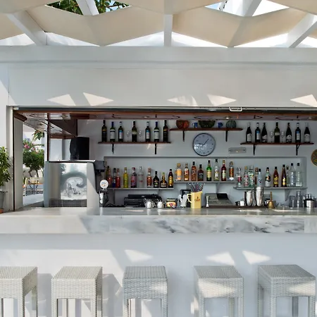 Makarios فندق Kamári