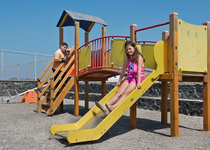 马卡里奥斯酒店 Kamári