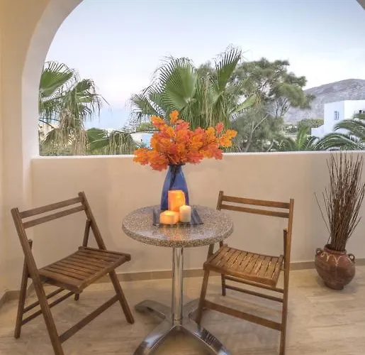 马卡里奥斯酒店 Kamári